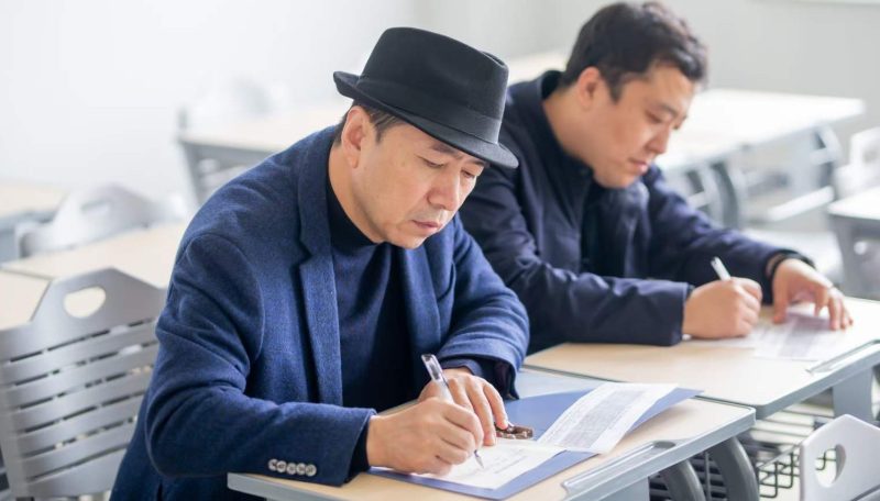 开学第一天，校领导深入教学一线听课