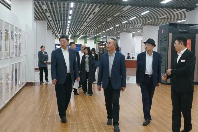 辽宁省委宣传部副部长杨利景一行来乐鱼官网手机网页版调研