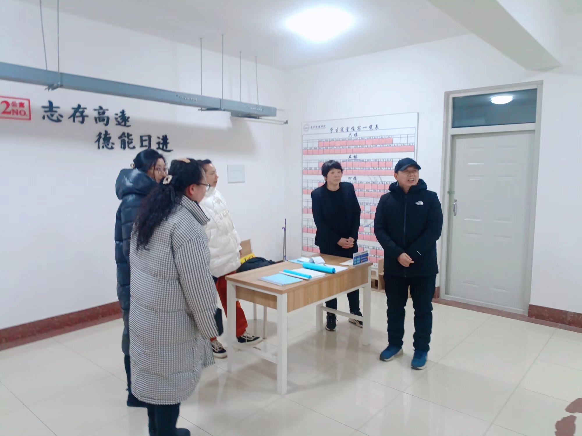 学工动态|新学期伊始，校领导走访寝室唠家常