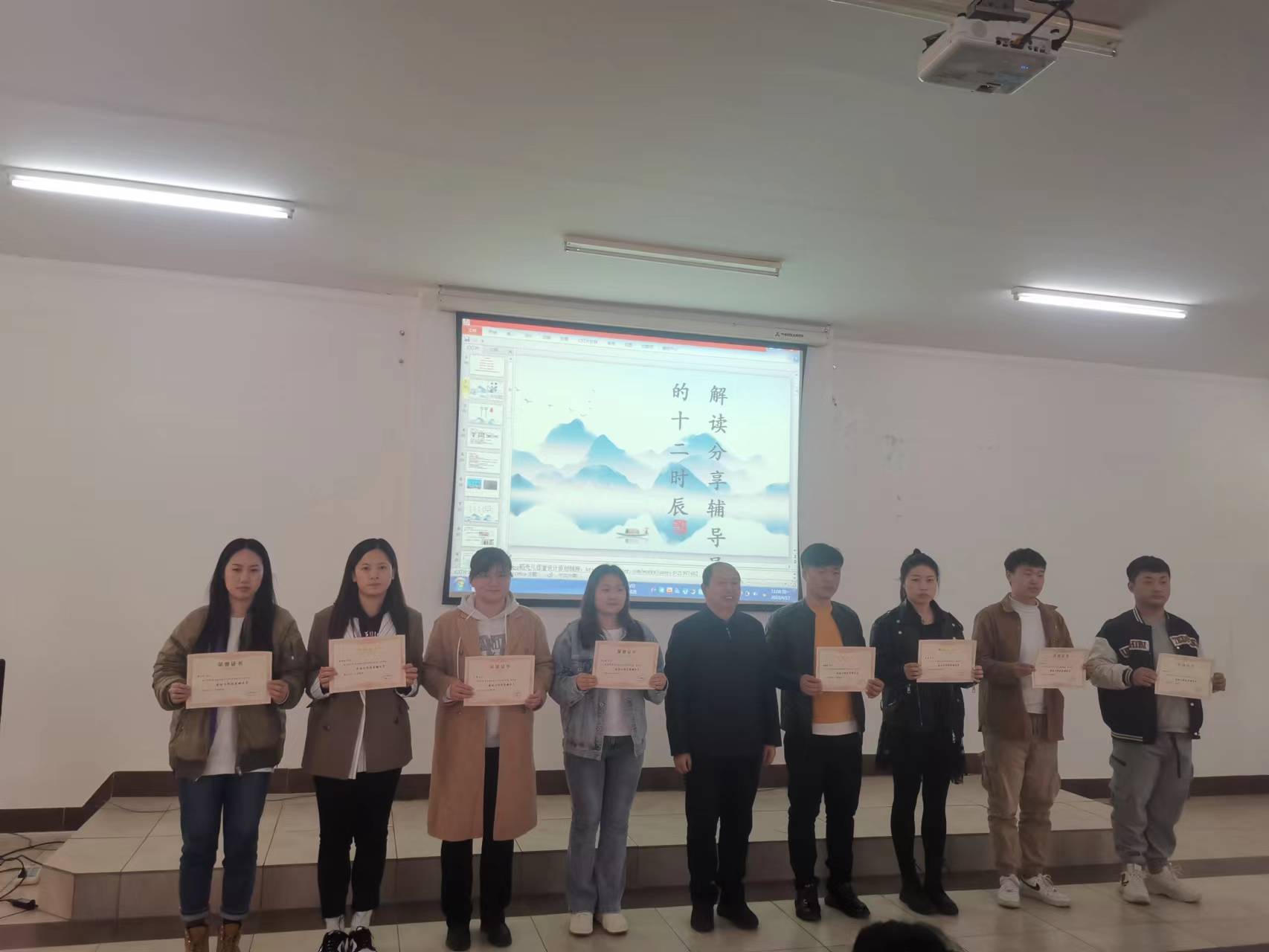乐鱼官网手机网页版表彰家访工作优秀辅导员
