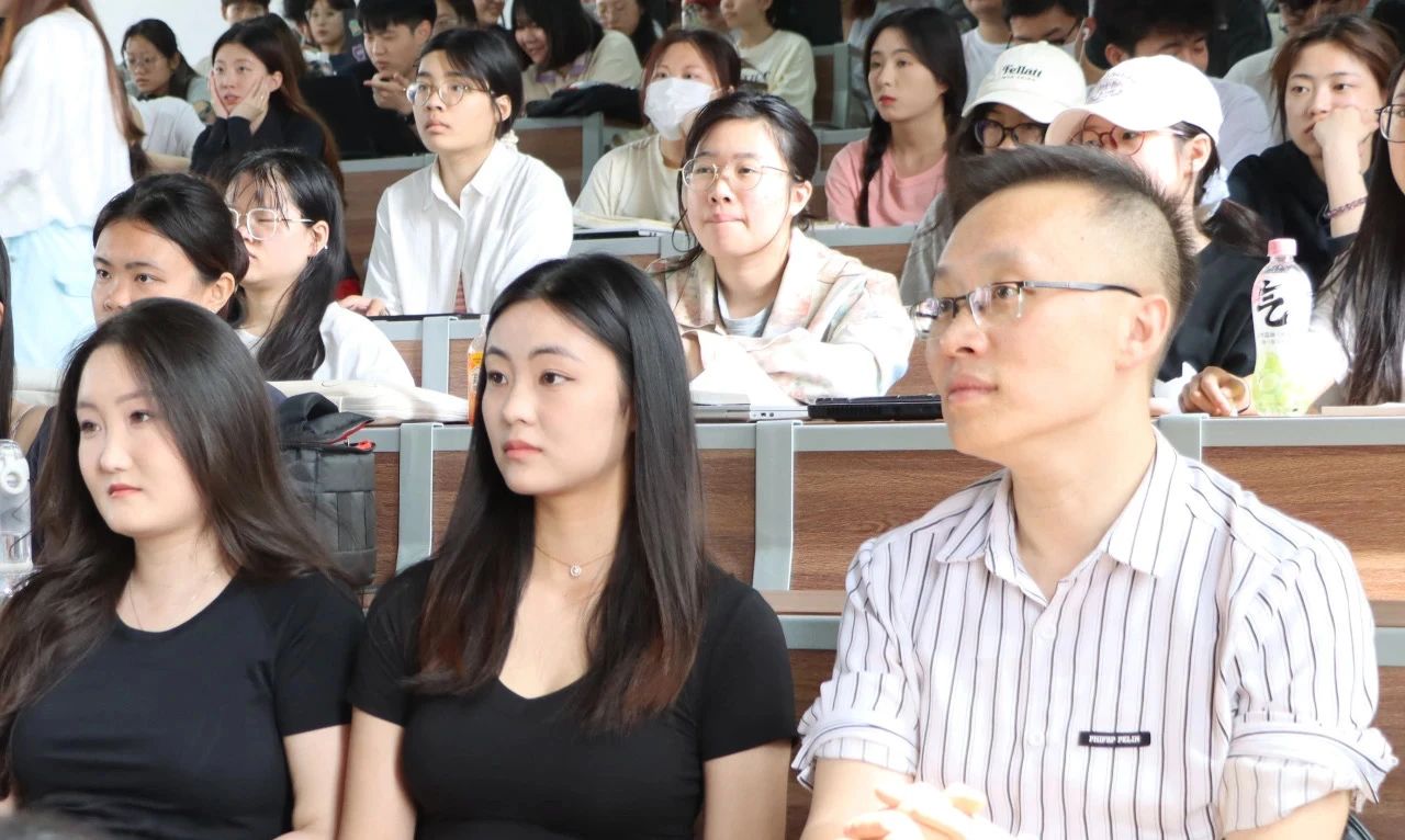 新时代新文科的求学进击之路丨新闻学院考研经验分享讲座