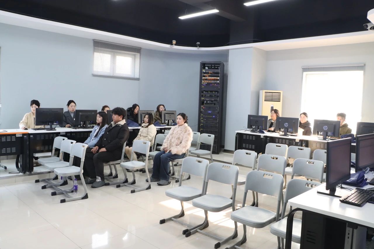 提升实践与创新能力 | 新闻学院组织融媒体实训平台操作培训活动